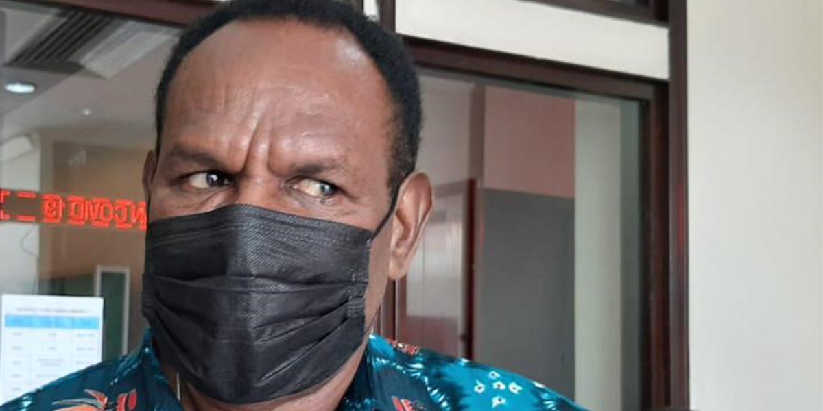 Kepala Dinas Tenaga Kerja dan Transmigrasi Kabupaten Mimika Paulus Yanengga. Foto: Fachruddin Aji